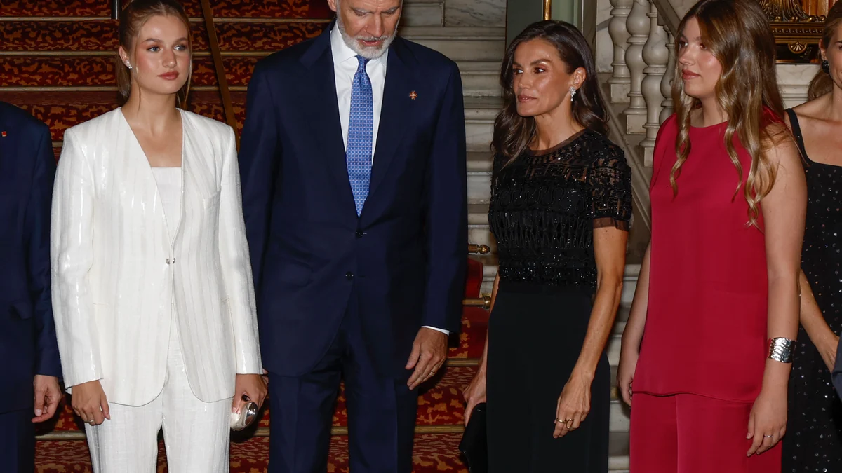 La Reina Letizia y la Princesa de Asturias acuden a los Premios Princesa de Girona con prendas prestadas y la Infanta Sofía hace un guiño a Barcelona en su look