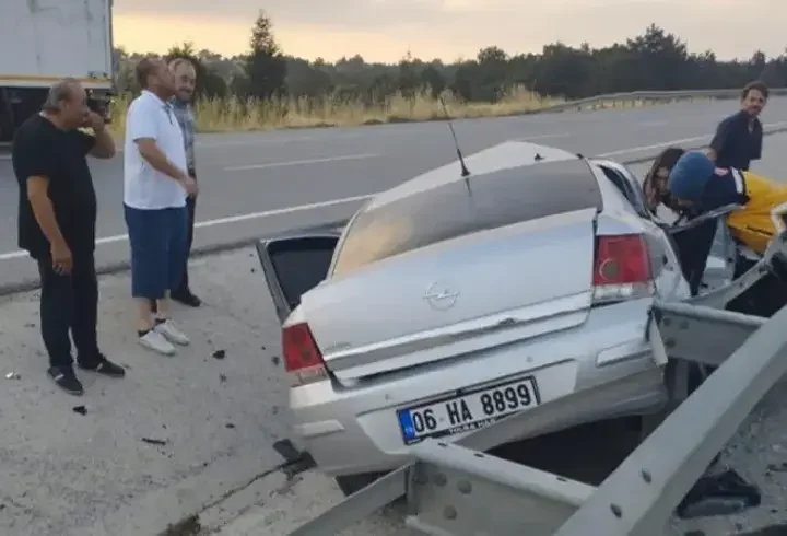 Kütahya'da bariyere çarpan otomobilin sürücüsü yaralandı