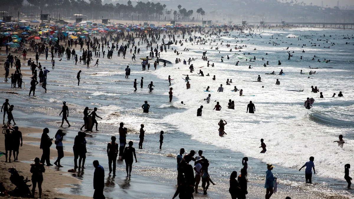 Millones de personas reciben advertencias por calor extremo mientras un clima “peligroso” azota el oeste