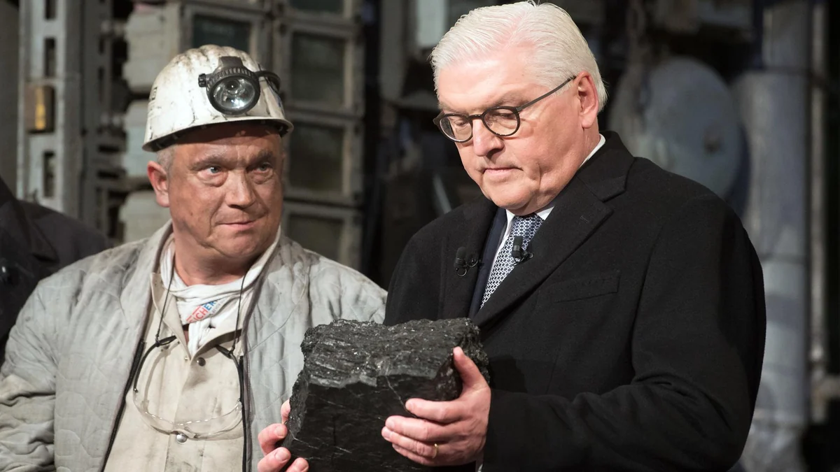 Bundespräsident Steinmeier übergibt Haus der Geschichte letzte Kohle