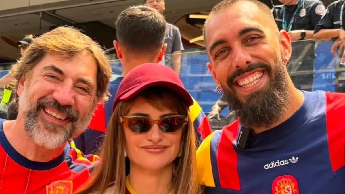 Borja Iglesias desvela cómo nació su inesperada amistad con Penélope Cruz y Javier Bardem: “Me escribió por WhatsApp”