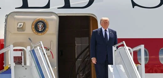 Abreise vom Nato-Gipfel: Donald Trump wechselt unerwartet das Flugzeug