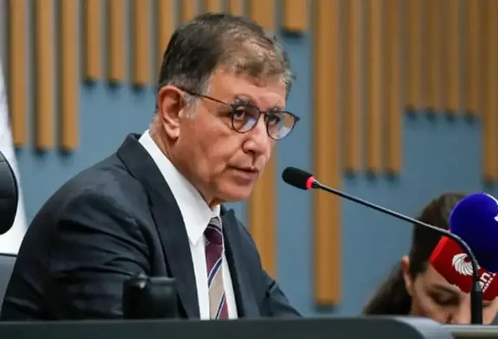 SON DAKİKA HABERİ: Cemil Tugay CHP'den istifa etti