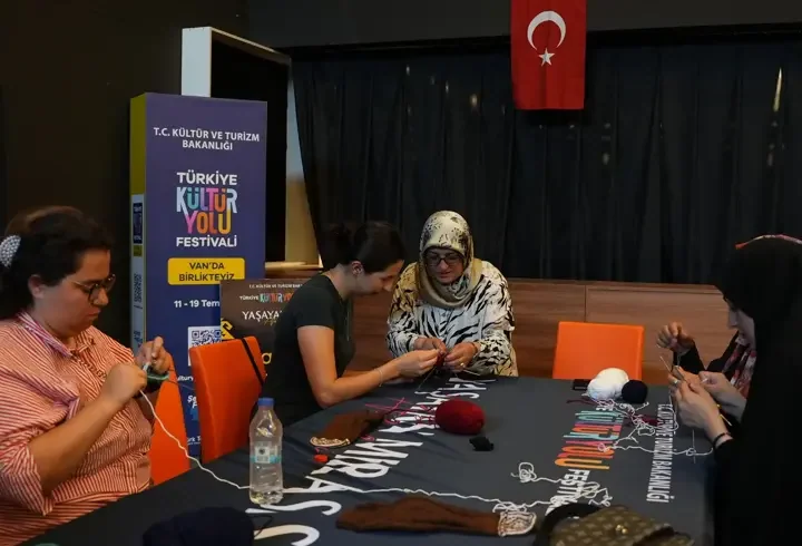 Van'da Türkiye Kültür Yolu Festivali'ne renkli başlangıç
