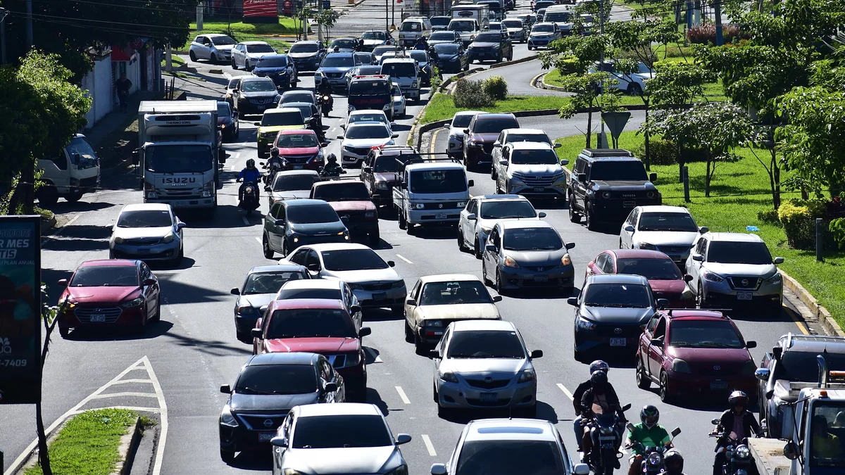 Centroamérica acelera el parque automotor: Costa Rica lidera, Guatemala desborda su capital y Panamá dispara su flota mientras la región envejece