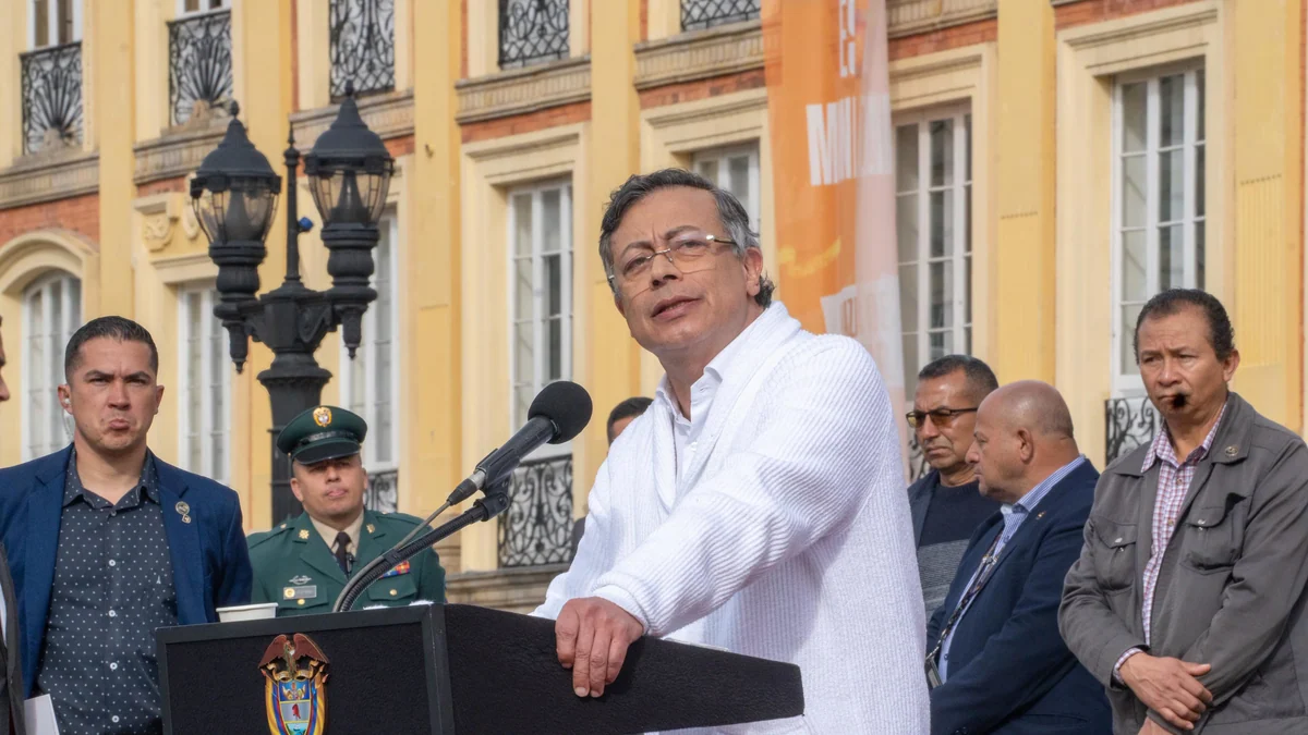 Petro entra al choque en la segunda vuelta presidencial de Colombia