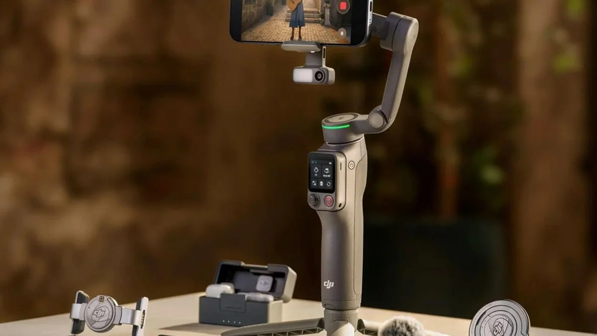 DJI Osmo Mobile 8P dokunmatik ekranlı kontrolcü ile geliyor