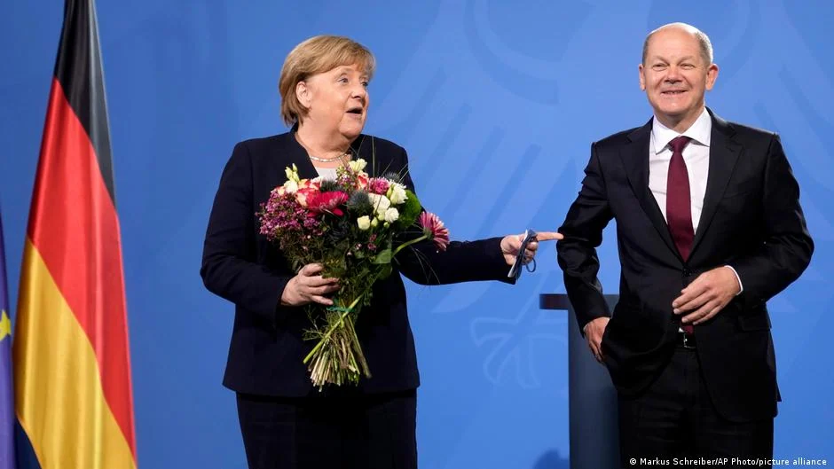 Almanya'da Merkel ve Scholz'a suikast çağrısı yapan yazılımcı hakim karşısında