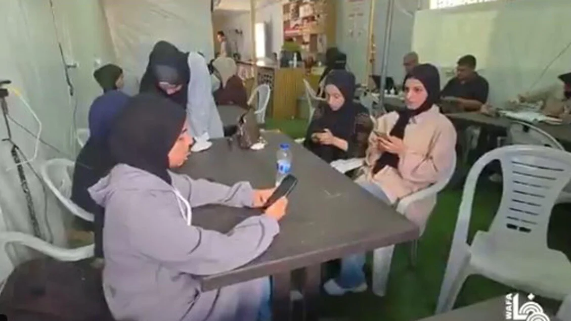 L'esame di maturità tra le macerie di Gaza, studenti nei bar per il wi-fi