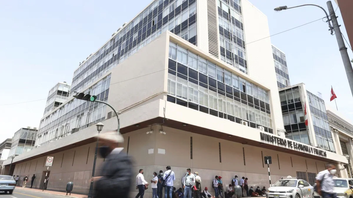 MEF confirma aumento salarial de S/125 para trabajadores públicos: ¿Quiénes recibirán más?
