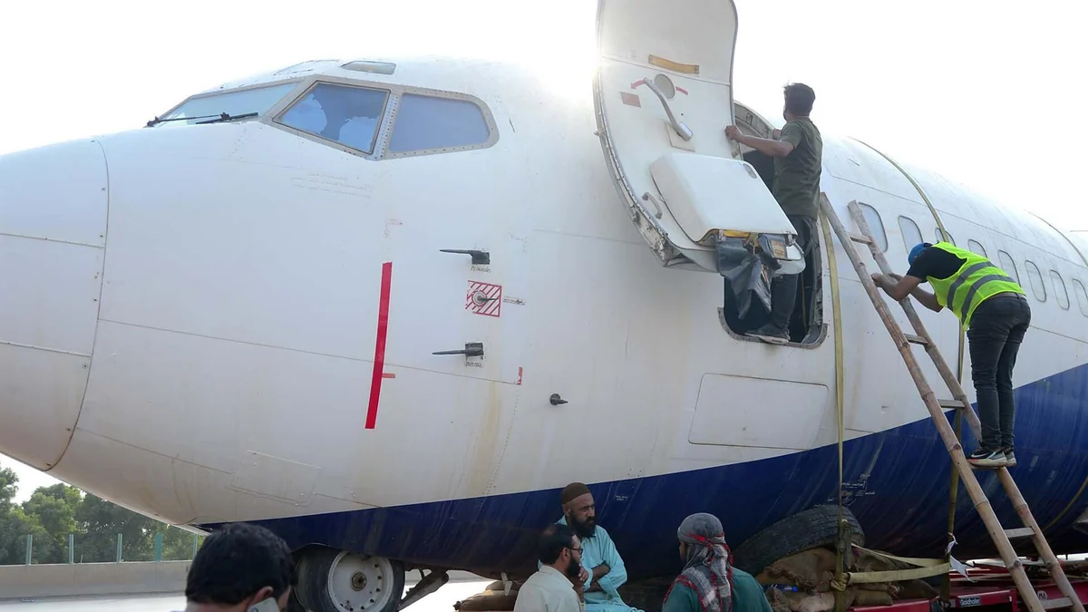 Desaparecido un avión a Karachi con cinco tripulantes tras descender súbitamente con un fallo de navegación