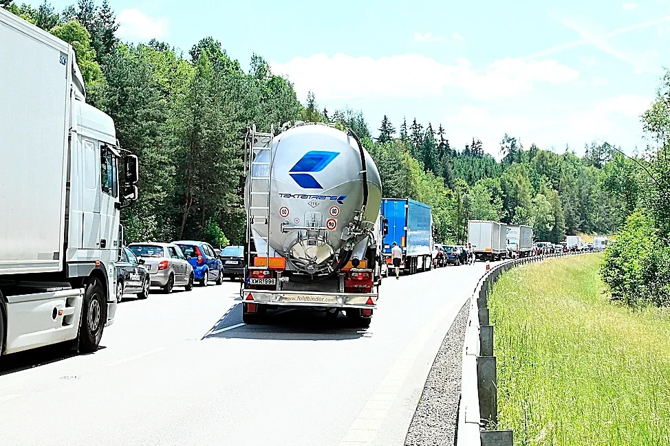 Ferrovial y FCC se disputan la mayor autopista de peaje de República Checa