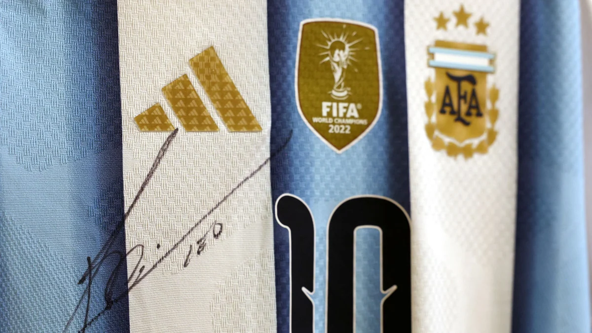 Del balón de la final a la camiseta de Messi: se subastarán piezas icónicas del Mundial 2026 por la educación infantil