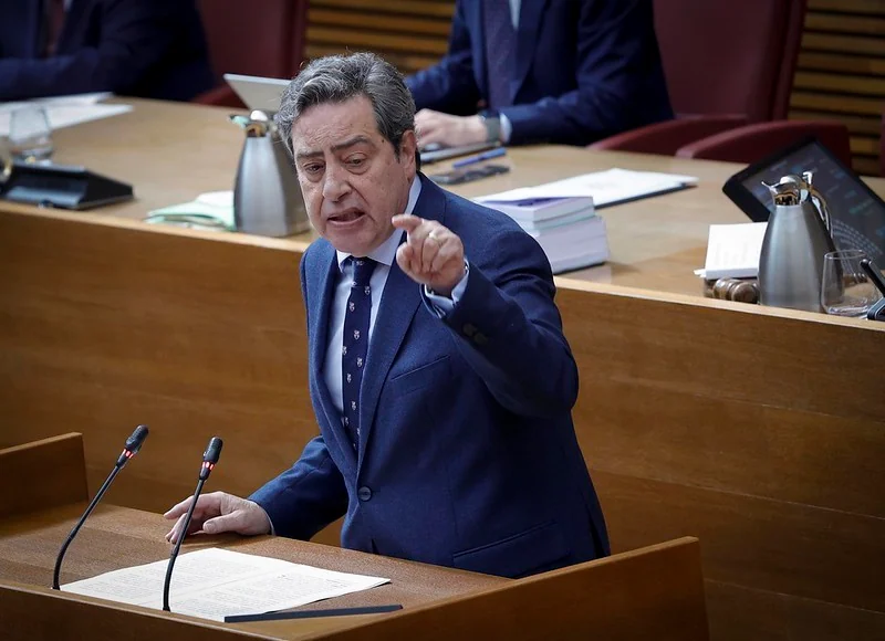 Vox advierte a Llorca de que no tendrá cuentas sin "prioridad nacional": "Hablamos de los españoles primero, no de ocho apellidos"