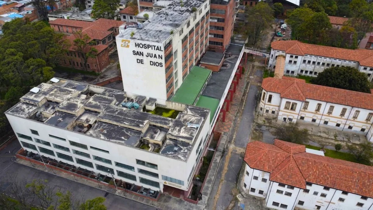 Hospital San Juan de Dios vuelve a estar en líos, esta vez por un ‘decretazo’ del Gobierno Petro: hay 1.686 empleos y no hay pacientes