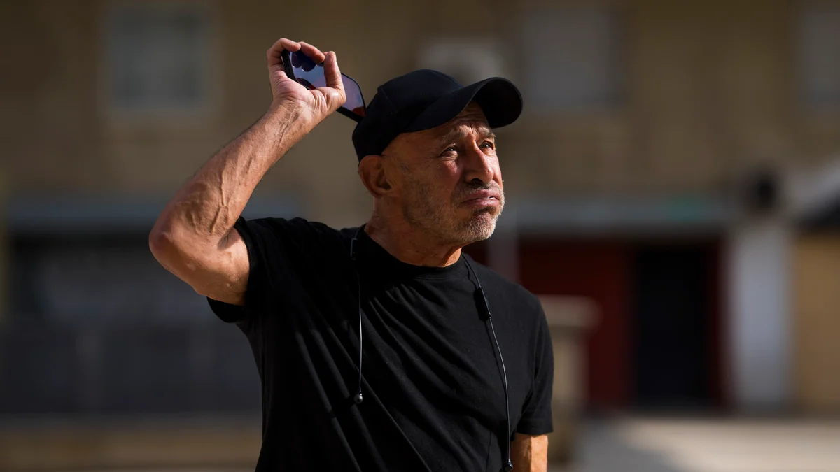 Javier Bellot, escritor y publicista: "He estado en estrenos poniendo a los actores gafas de sol porque no estaban en condiciones de que les hicieran fotos"