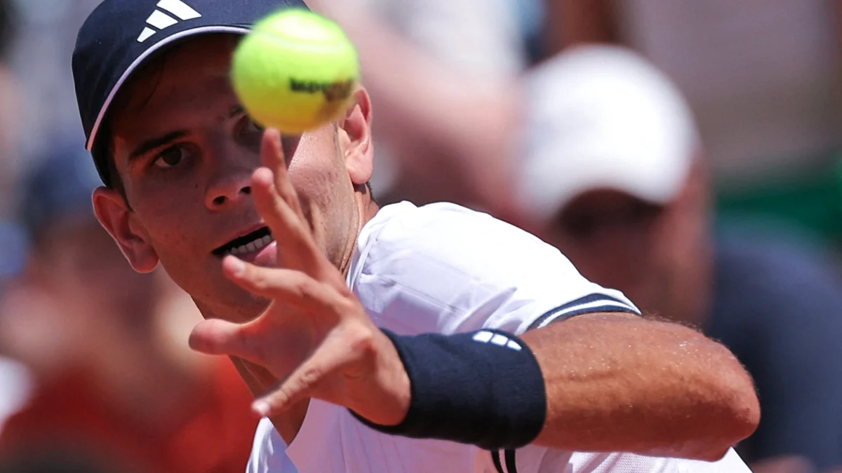Jódar se presenta en Roland Garros con una exhibición: solo cinco juegos perdidos en su debut