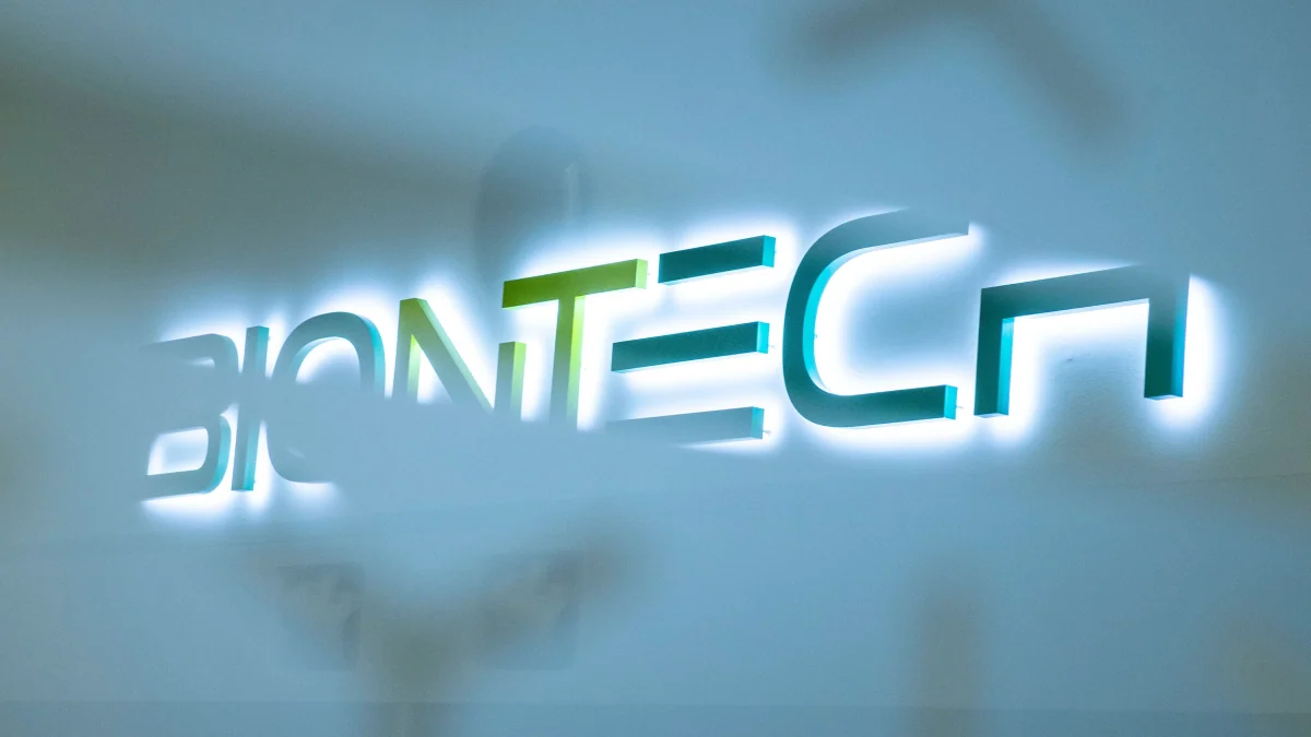 Gründerrückzug und Werksschließungen: Biontech fällt auf den Boden der Realität