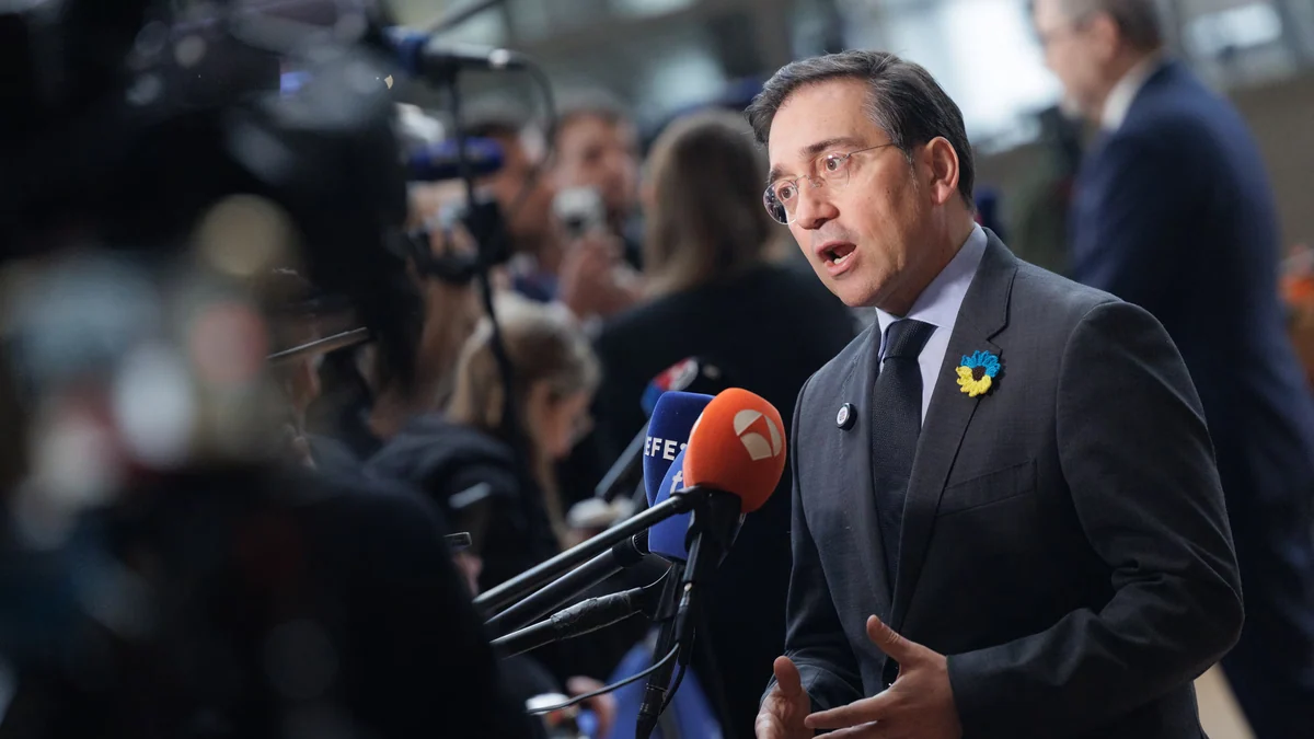 El Gobierno acusa a Rajoy de racismo y xenofobia por su artículo sobre la selección francesa y pide a Feijóo que le “desautorice”