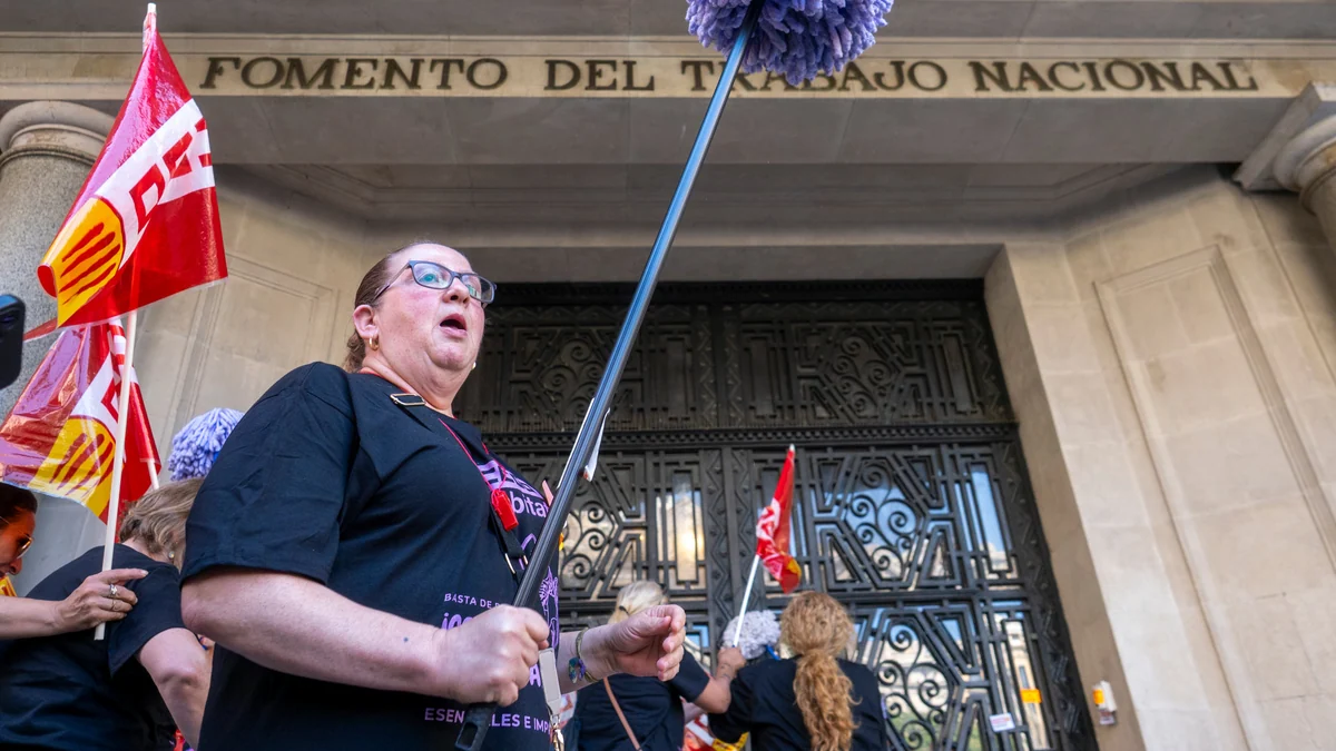 “¡El mocho se cabrea!”: las limpiadoras de edificios protestan en 30 ciudades para pedir mejores salarios