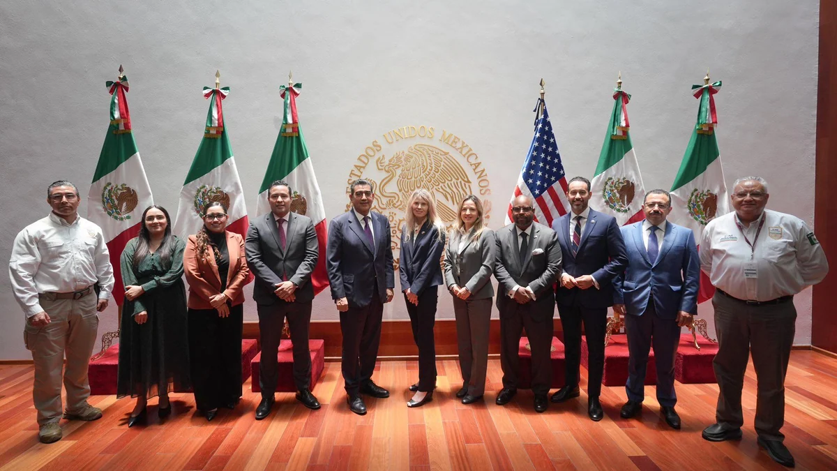 Titular de Migración de México recibe a miembros del Servicio de Alguaciles de los Estados Unidos