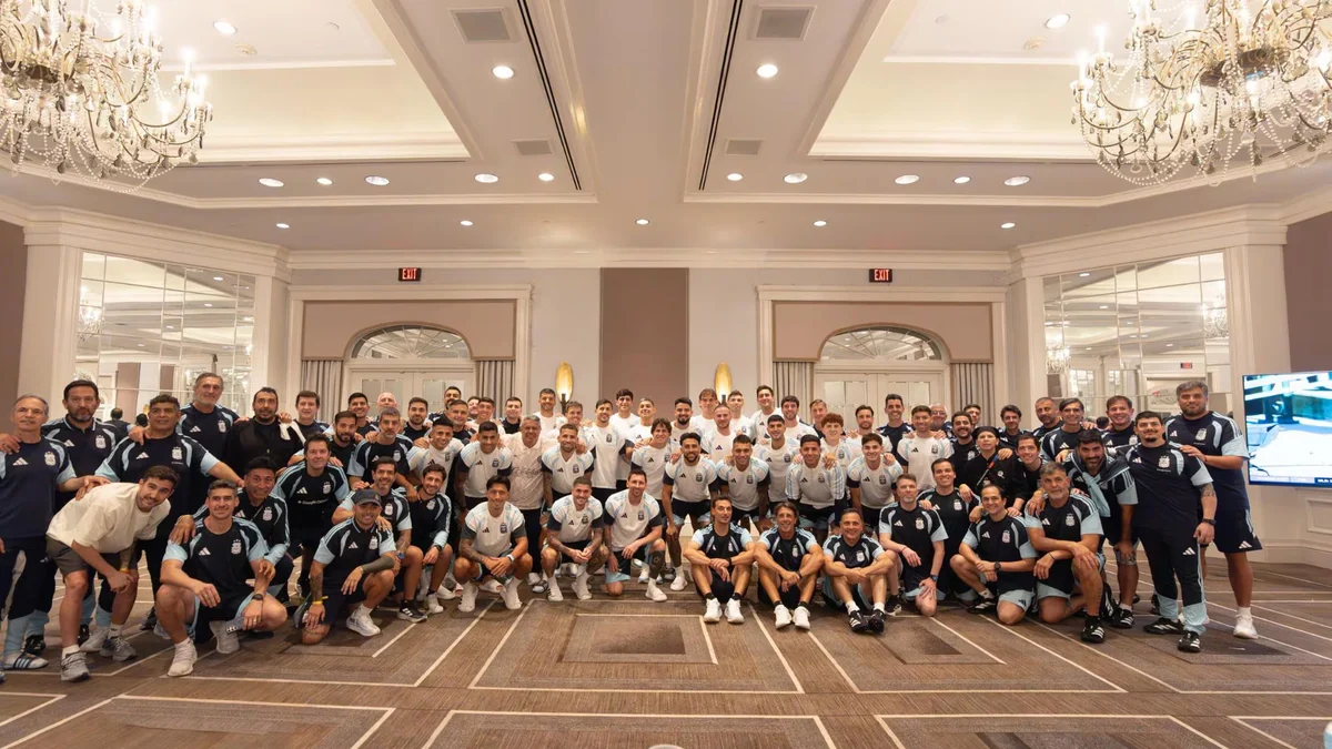 El sentido mensaje de Messi y la foto de unidad de los jugadores de Argentina antes de la final con España: “Una historia que nadie podrá borrar”