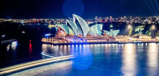 Australien: Fast 90 Leuchtdrohnen stürzen bei Lichtershow in Sydney ins Wasser