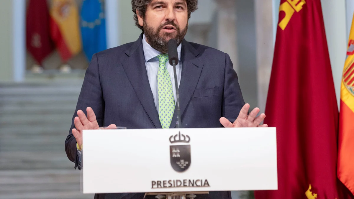 El presidente de Murcia cambia a sus consejeros de Salud y de Agricultura, y da más peso a su anterior titular de Empresa