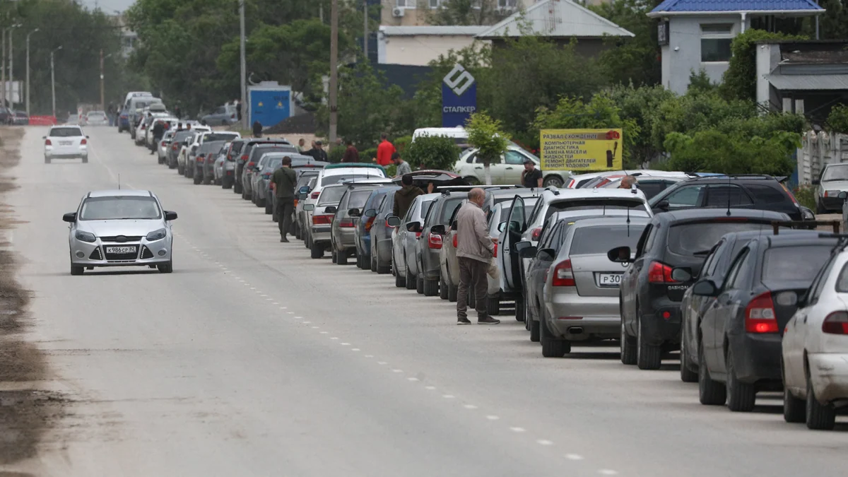Ucrania asfixia Crimea: asedia las rutas de acceso por tierra, mar y aire y deja la península sin combustible
