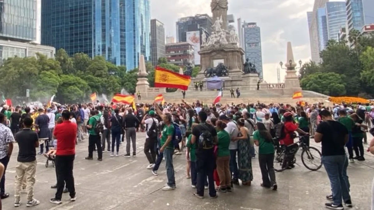 Festejos de españoles por el Mundial 2026 en el Ángel de la Independencia CDMX desata polémica