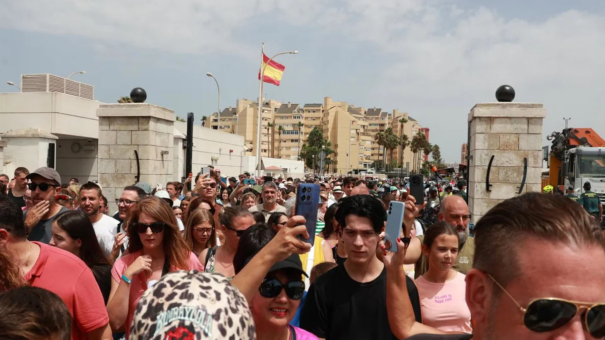 Albares defiende que el acuerdo de Gibraltar preserva la soberanía y acusa al PP, salvo a Moreno, de boicotearlo