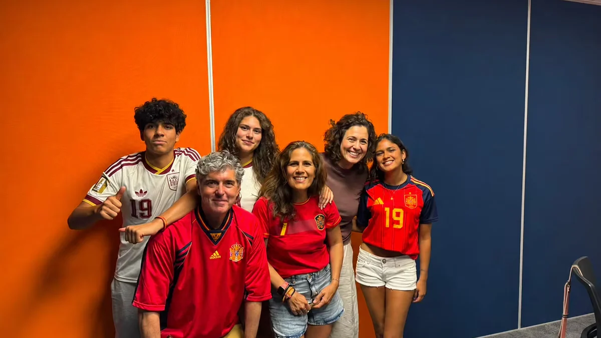 Una familia, cinco nacionalidades y un solo grito: “¡Yo soy español, español, español!"