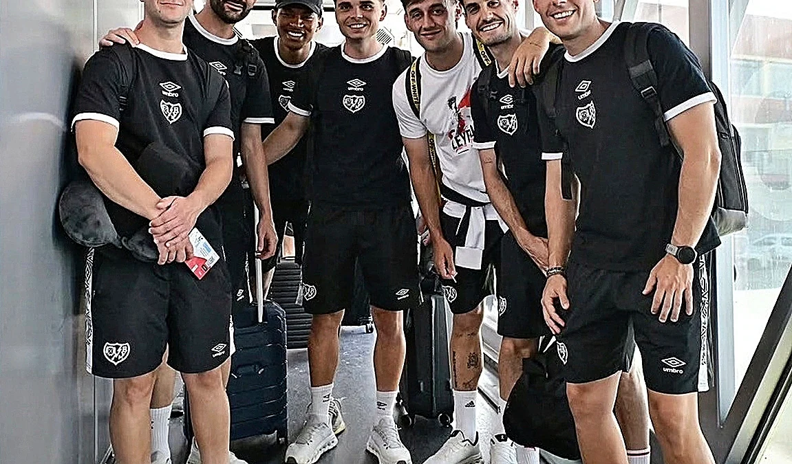 Familia, mate y las magdalenas de Lola, así fue el viaje del Rayo a por la Conference: "Por favor, llévennos a la gloria"