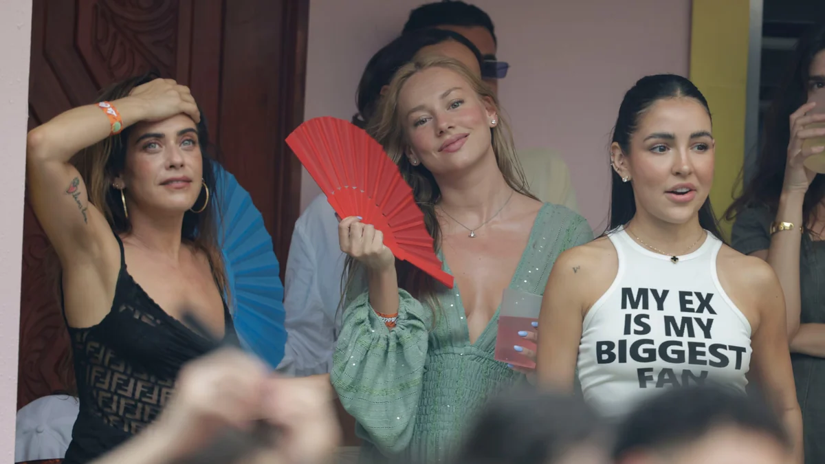 Los actores Ester Expósito y Martiño Rivas y los futbolistas Mbappé, Álvaro Carreras e Isi Palazón, en La Casita de Bad Bunny en el primer concierto en Madrid