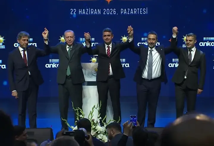 SON DAKİKA! Rozeti Cumhurbaşkanı Erdoğan taktı: CHP'li belediye başkanı AK Parti'de