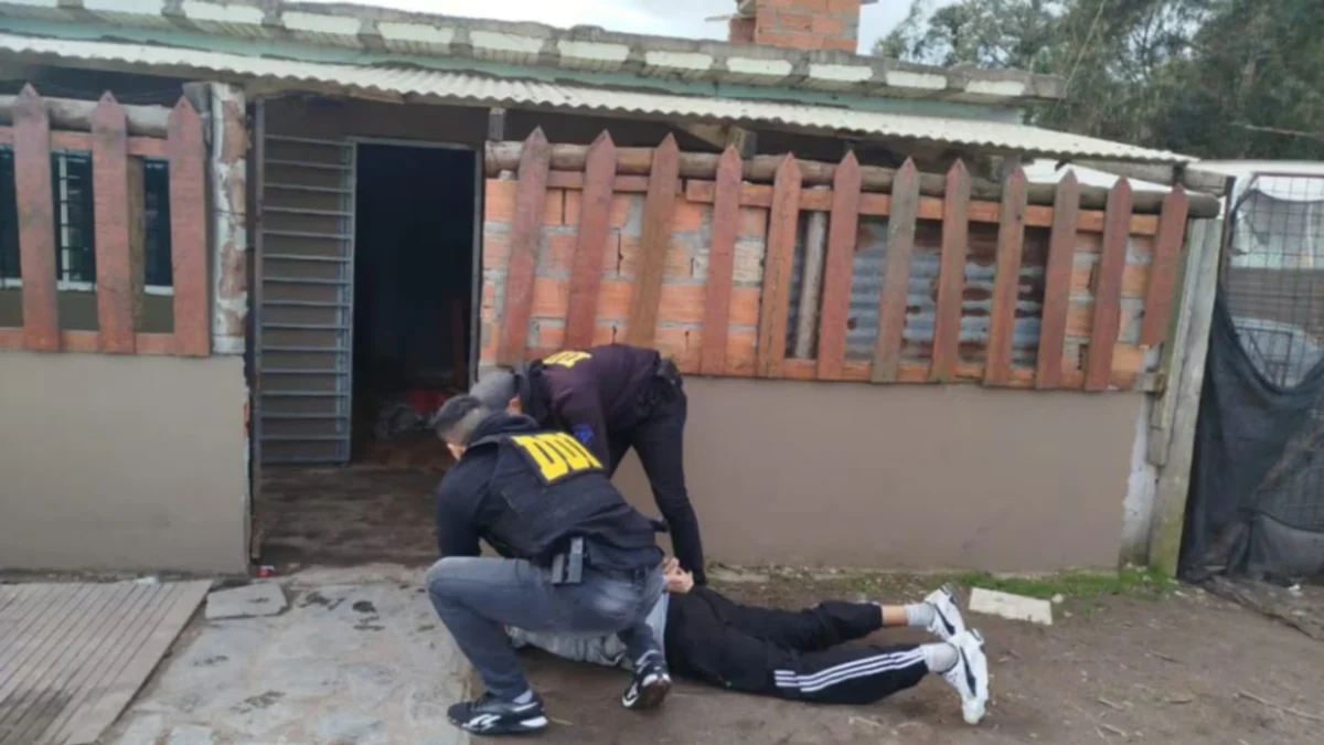Cayó un hombre que era intesamente buscado en Mar del Plata: intentó huir y se escondió debajo de una cama