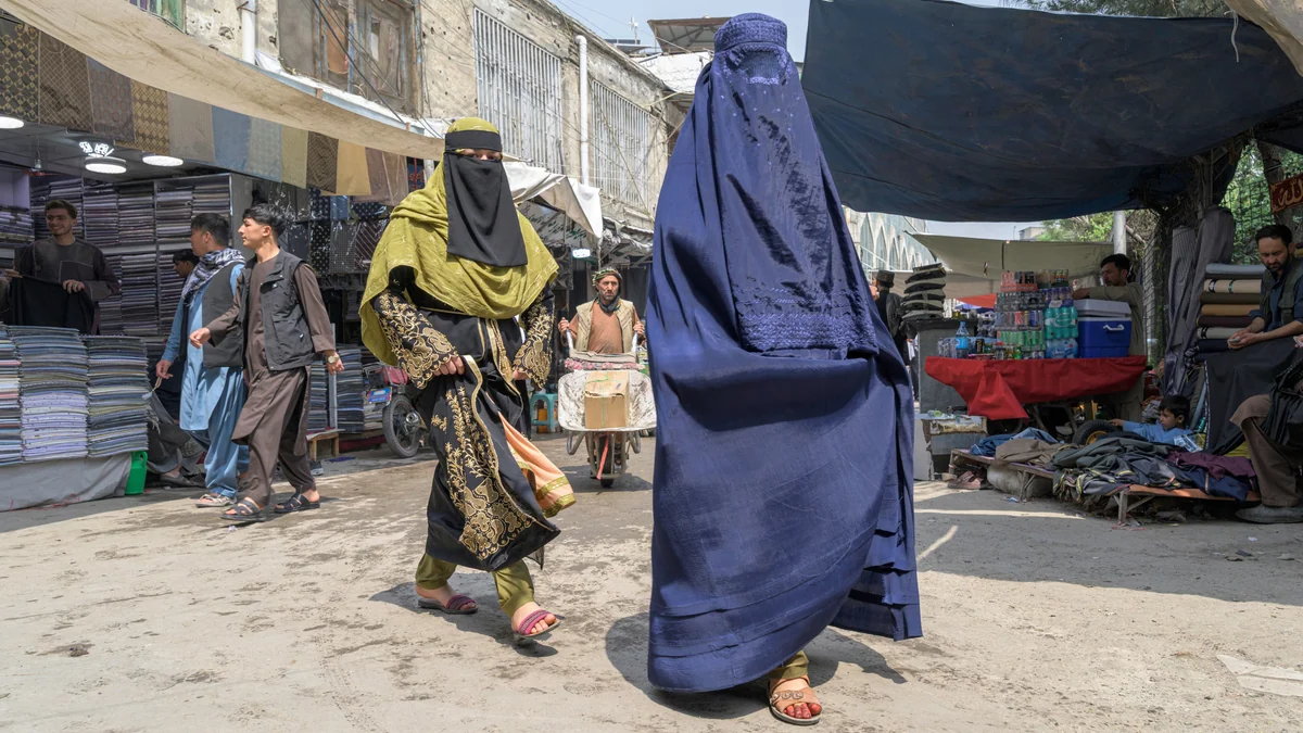 Bruselas y representantes de 15 países se reúnen con los talibanes para acelerar la deportación de migrantes a Afganistán