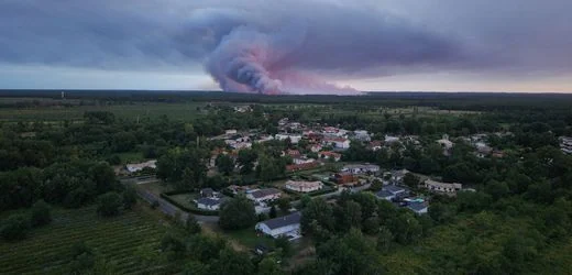 Waldbrand bei Bordeaux: Tausende Touristen evakuiert
