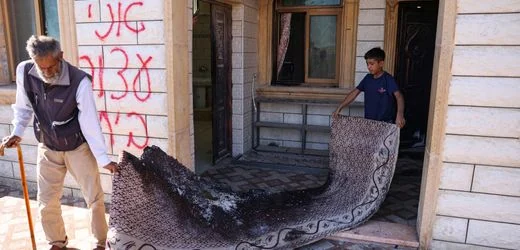 Westjordanland: Israelische Siedler legen Feuer an Moschee und Wohnhäuser