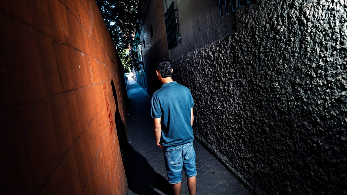 Badr El Merroun, 19 años, sin hogar: “Me han quitado tres veces las cosas en un mes y estoy perdiendo la vida”