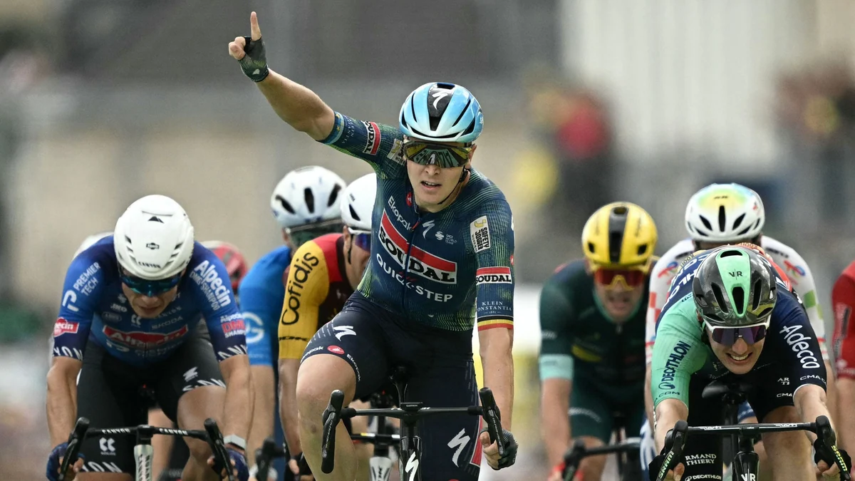 Merlier abrocha su triplete en el Tour tras una espeluznante caída de Gaviria