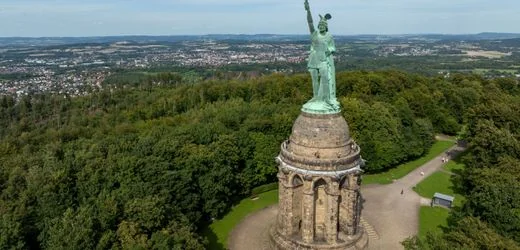 Nordrhein-Westfalen: Hermannsdenkmal-Besetzer arbeitet für AfD-Abgeordnete – Staatsschutz ermittelt