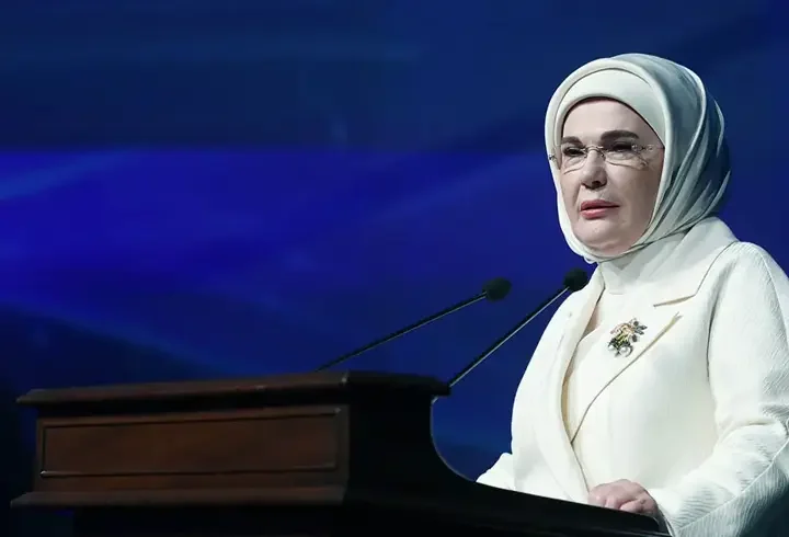 Emine Erdoğan'dan öğrencilere tebrik mesajı