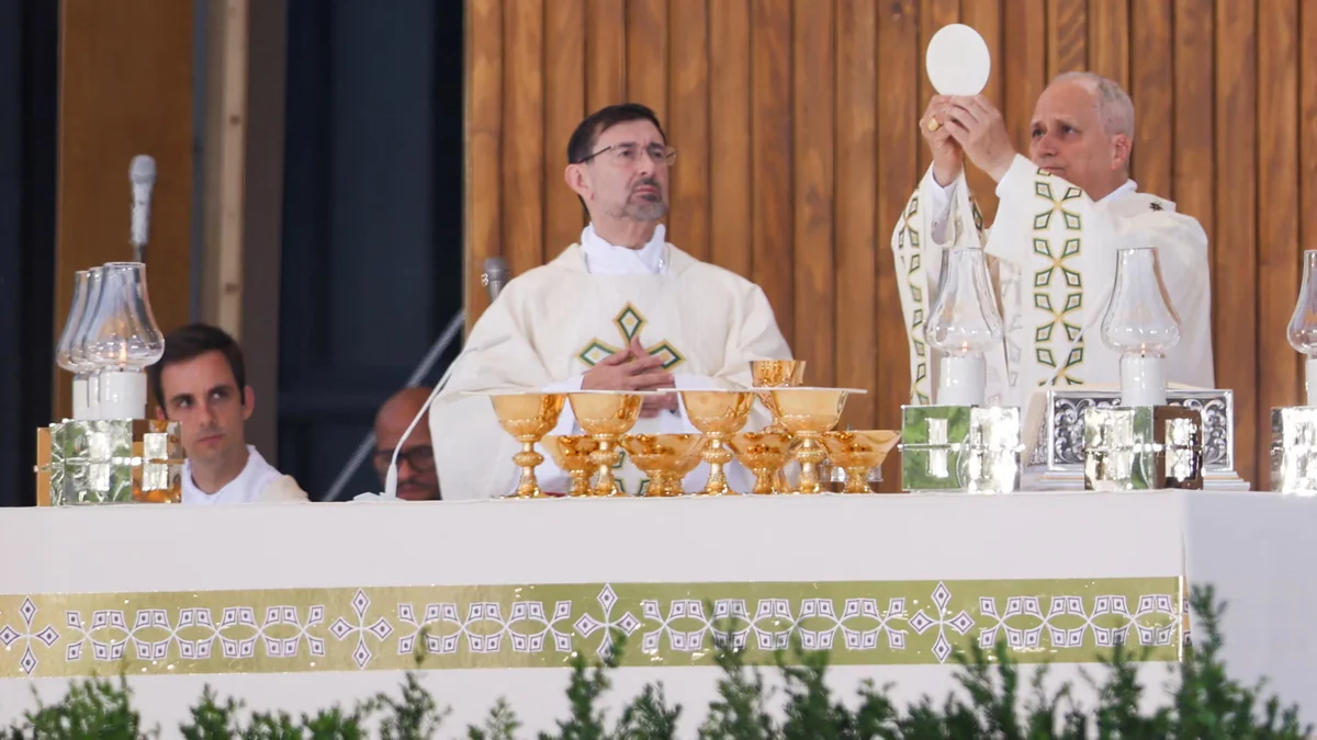 De dónde son los vinos y las hostias que se han repartido en la misa del papa León XIV en Cibeles: Jerez, Toledo y San Lorenzo de El Escorial