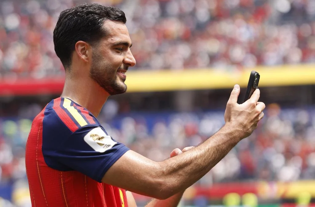 Radiografía de Mikel Merino, el futbolista indescifrable y héroe nacional: "Entiende todo lo que pasa en el campo"