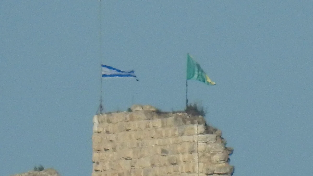 Israele taglia in due il Libano, preso il castello di Beaufort: “Allarghiamo le operazioni”