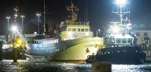 Helgoland: Havarierte Fähre »Funny Girl« erreicht den sicheren Hafen in Cuxhaven