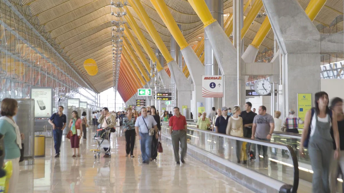 España recibió 54,6 millones de pasajeros internacionales en el primer semestre, un 5% más que en 2025