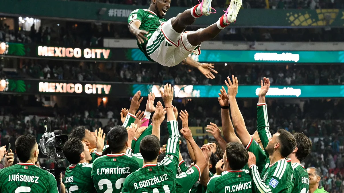 El invicto de México se mantiene con el 2-0 a Ecuador y continua su camino en el Mundial con otra fiesta local