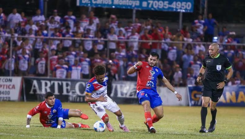 Guerra de titanes en El Salvador: FAS y Firpo chocan en el Cuscatlán por la Súper Copa de Campeones
